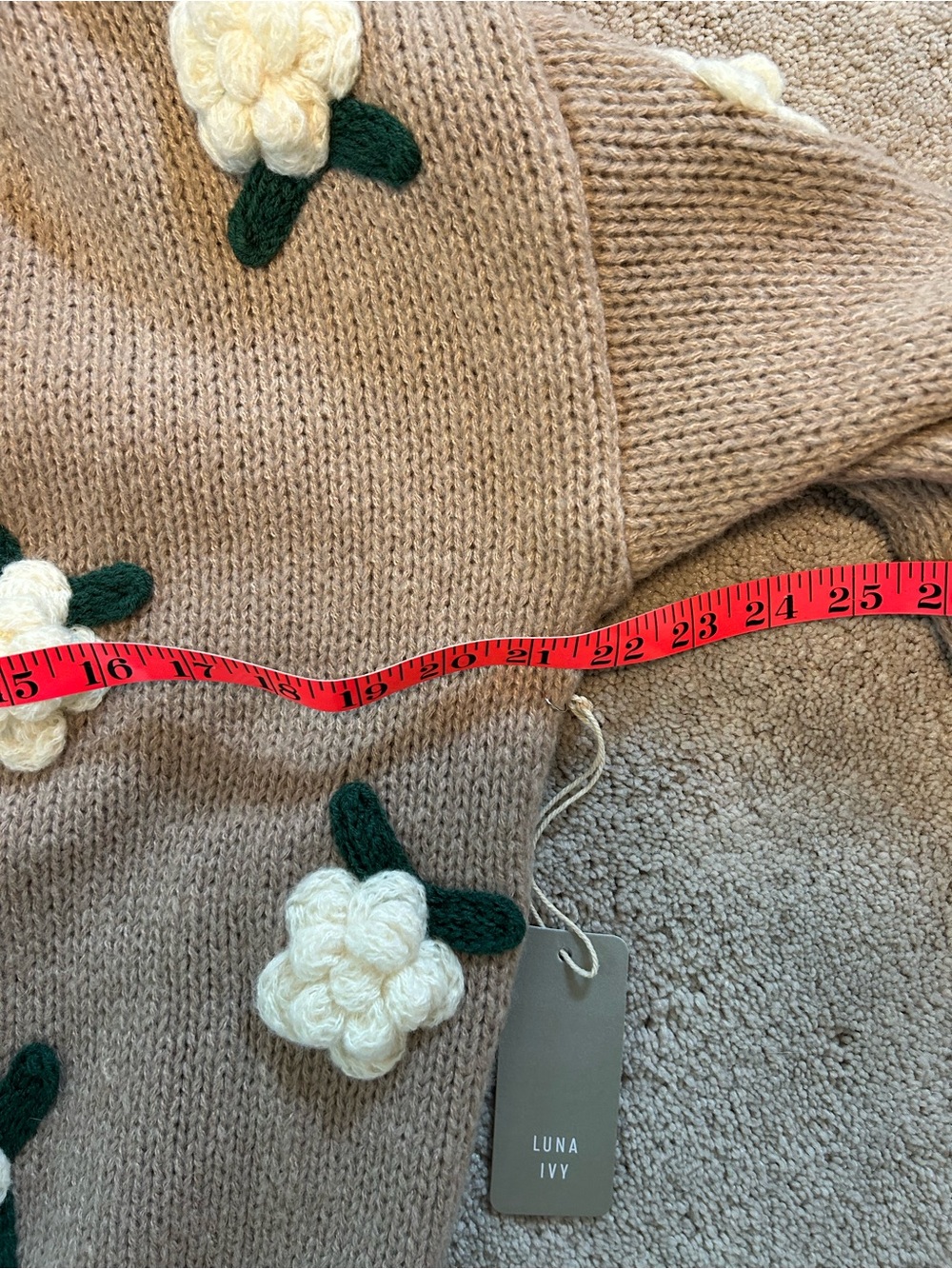 Luna & Ivy Tan with Cream flowers Floral Knit Cardigan Small NWT - Picture 5 of 8